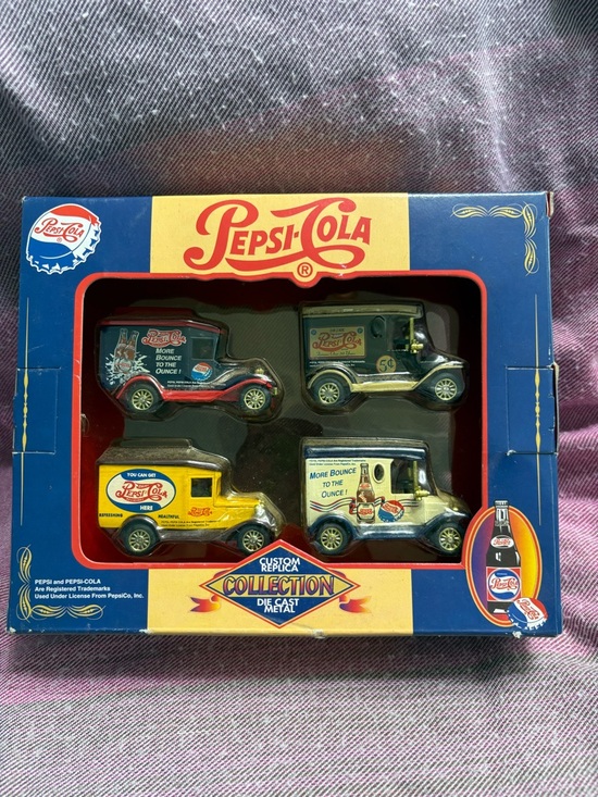 Golden Wheel Other - Pepsi-Cola Die-Cast Delivery Van Set - Blue, Red, Yellow, Cream NIP
